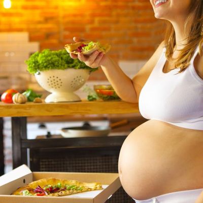 Διατροφή στην εγκυμοσύνη: Για ποιους λόγους μια εγκυμονούσα πρέπει να ελαττώσει το αλάτι;