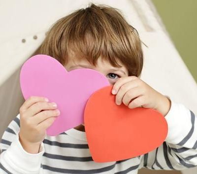 «Ποιο είναι αυτό το χοντρό μωρό με τα βέλη;»:  Πώς να μιλήσετε στο παιδί σας για τον Βαλεντίνο