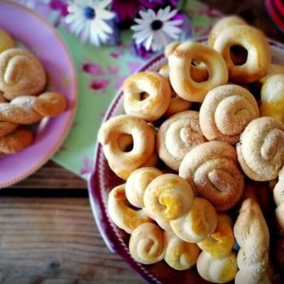 «Τα Πασχαλινά κουλούρια της μαμάς μου»: Συνταγή για τα πιο νόστιμα πασχαλινά κουλουράκια