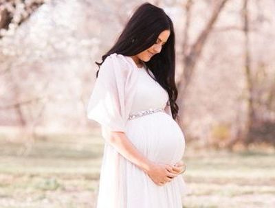 Γάμος και εγκυμοσύνη: Μέλλουσες μητέρες φωτογραφίζονται νυφούλες (pics)