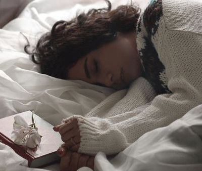 Πώς ένα καθαρό και περιποιημένο δωμάτιο μπορεί να επηρεάσει το άγχος (και τον ύπνο)