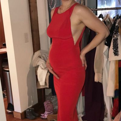 Διάσημη μαμά κάνει yoga στη θάλασσα σε προχωρημένη εγκυμοσύνη (pics)