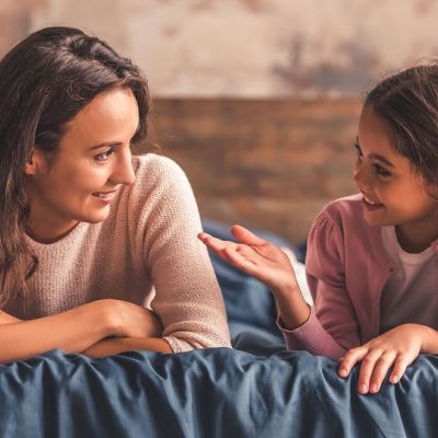 Ποιος πρέπει να μιλήσει για το σεξ στα παιδιά, ο μπαμπάς ή η μαμά;