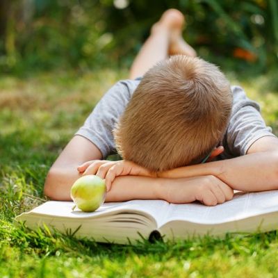 Πρέπει να πιέζουμε ένα παιδί Δημοτικού να διαβάζει;