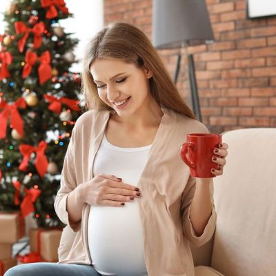 Χριστουγεννιάτικες συμβουλές για εγκύους: Τι να φάτε, τι να φορέσετε και τι να αποφύγετε