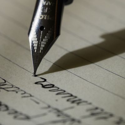 Λέρωσες το πουκάμισό σου με μελάνι; Αφαίρεσε το λεκέ με καθαριστικό τζαμιών