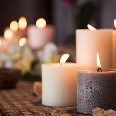 Έπεσε κερί στα ρούχα; Αυτός είναι ο τρόπος για να το αφαιρέσετε (vid)