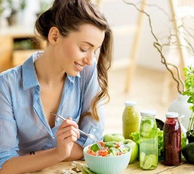 Διατροφικά tips για να επανέλθουμε στο σύνηθες βάρος μας μετά τις διακοπές των Χριστουγέννων