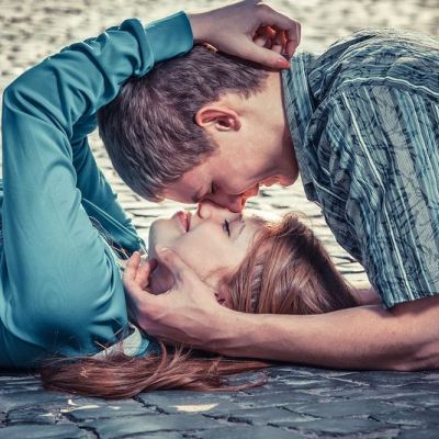 Μαθήματα ζωής: Πώς ενημερώνουμε ένα κορίτσι για την πρώτη σεξουαλική επαφή; (vid)