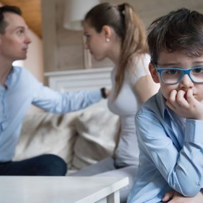 «Μην τσακώνεστε» - Τα προβλήματα στη σχέση δεν θα τα λύσουν τα παιδιά σας