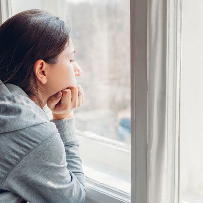 Πώς μπορεί να επηρεάσει ο κορονοϊός τις μητέρες με επιλόχεια κατάθλιψη;