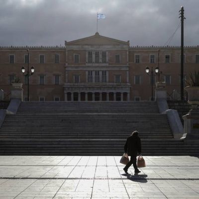 Άρση μέτρων: Πυρετώδεις ετοιμασίες στα καταστήματα - Πού θα είναι απαραίτητη η μάσκα