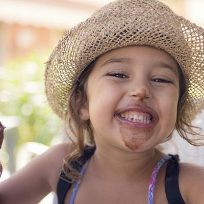 Πώς να εξαφανίσετε εύκολα τους λεκέδες από παγωτό (vid)