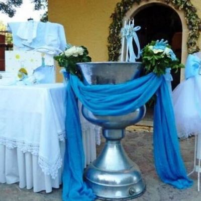 Αποκλειστικό: Γνωστή Ελληνίδα γιαγιά βαφτίζει τα δίδυμα εγγονάκια της(Pics)