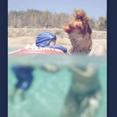 Τα πρώτα μπάνια Ελληνίδας τραγουδίστριας με τον γιο της και η υποβρύχια φωτό