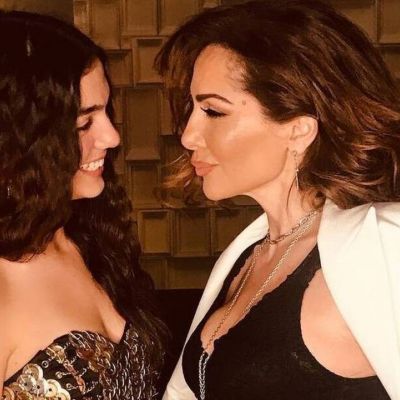 Βανδή και Μέλινα ασορτί! Το ολόιδιο καλοκαιρινό στιλ μαμάς και κόρης στον κήπο