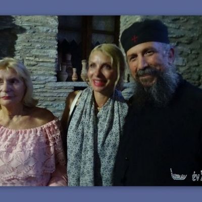Ελένη Μενεγάκη: Με τη μητέρα της και τον Μάκη σε μοναστήρι της Άνδρου
