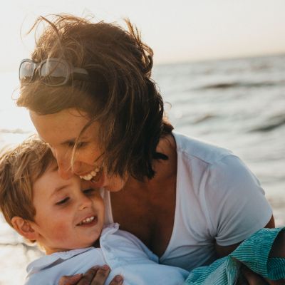 Μαμάδες της δεκαετίας του 90 vs μαμάδες του σήμερα: Μήπως έχουμε τρελαθεί;