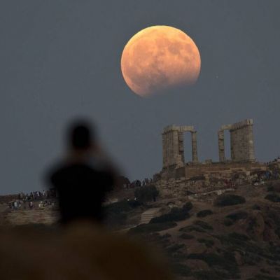 Αυγουστιάτικη πανσέληνος: Σήμερα το μεγαλύτερο φεγγάρι του έτους – Δωρεάν εκδηλώσεις