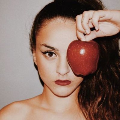 Ζένια Μπονάτσου: Κι όμως! Εργάζεται στη Μύκονο ως... σερβιτόρα! (Photos)