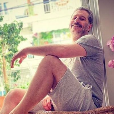 Αλέξανδρος Μπουρδούμης: Με τον νεογέννητο γιο του στη θάλασσα (Photos)