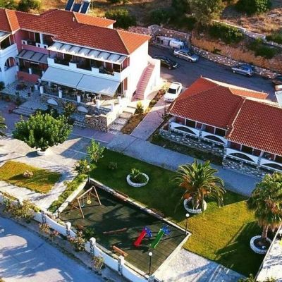 Δεν θα πιστεύετε σε ποιον γνωστό τραγουδιστή ανήκει αυτό το ξενοδοχείo (pics)