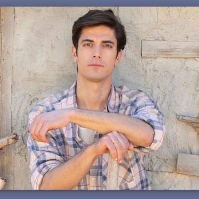 Άγριες Μέλισσες: Ο Λάμπρος πήγε στο πατρικό του και ζηλέψαμε το μπαλκόνι του!