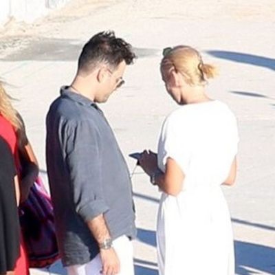 Είναι ζευγάρι της showbiz και το "τσακώσαμε" στα Κουφονήσια (pics)