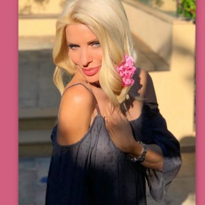 Ελένη Μενεγάκη:  Η νέα φώτο με ροζ μπικίνι είναι απλά συγκλονιστική!