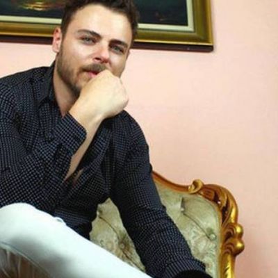 Νίκος Μίχας: O πρώην παίκτης του Fame Story στην παραλία με την κόρη του