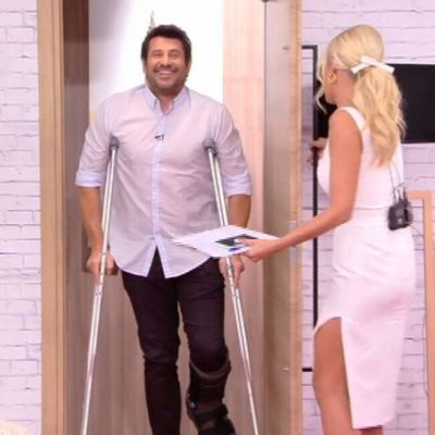 Γεωργούλης: Με πατερίτσες στο Ευτυχείτε - Όσα είπε για την περιπέτειά του