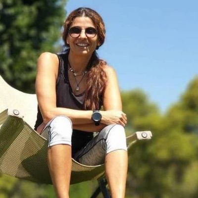 Πόπη Τσαπανίδου: Sweet Home - To σαλόνι με το τζάκι και η εντυπωσιακή κουζίνα