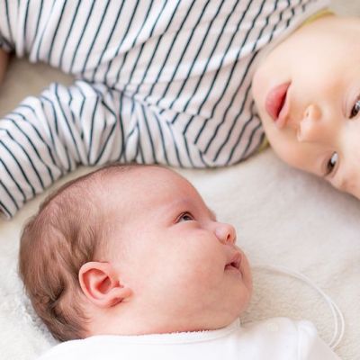 Μαθήματα Ζωής: Το παιδί μου ζηλεύει το νεογέννητο αδελφάκι του!