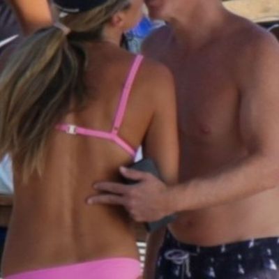 Το καλοκαιρινό φιλί και το σπάνιο στιγμιότυπο ερωτευμένου ζευγαριού