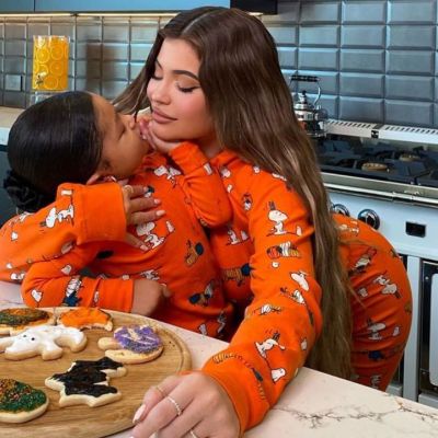 Η Kylie και η Stormi φτιάχνουν κουλουράκια και ρίχνουν το Instagram