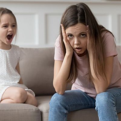 Πώς θα συγκρατήσουμε τα νεύρα μας στα ξεσπάσματα των παιδιών μας;