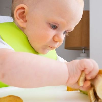 Πώς να αφαιρέσετε τον λεκέ από μπανάνα στα ρούχα των παιδιών