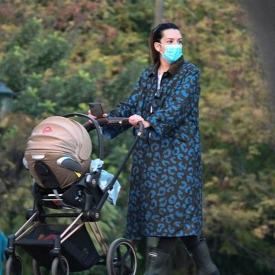 Νικολέττα Ράλλη: Casual chic σε βόλτα με το μωρό της! (photos)