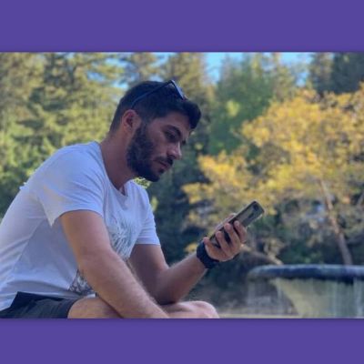 Άρης Τσάπης: Ποζάρει με τον νεογέννητο γιο του κάτω από το Χριστουγεννιάτικο δέντρο