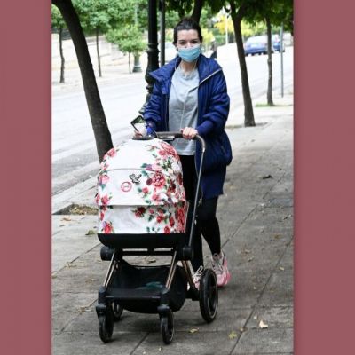Νικολέτα Ράλλη: Μια υπέροχη μαμά! Βόλτα με το μωρό της στο κέντρο