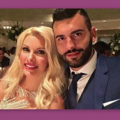 Ελένη Μενεγάκη: Δείτε τον πατριό της να τραγουδά Πάριο στο σαλόνι του σπιτιού (Video)