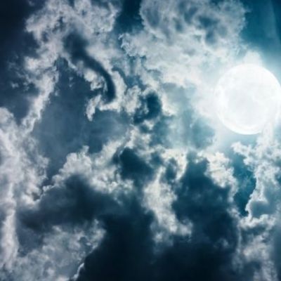 Ζώδια σήμερα 30/12: Η Πανσέληνος στον Καρκίνο είναι πνιγμένη στο συναίσθημα