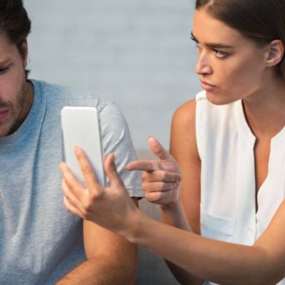 Είσαι με Δίδυμο, Ζυγό ή Υδροχόο και υποψιάζεσαι ότι δεν είσαι η μόνη γυναίκα της ζωής του;