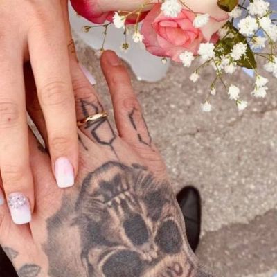 Παντρεύτηκαν και οι φίλοι τους τούς... έλουσαν με ρύζι κατά την έξοδο από το δημαρχείο!