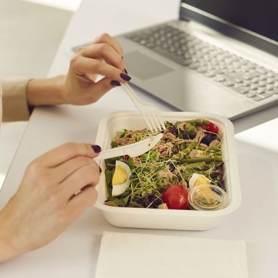 Πώς θα κάνουμε το φαγητό στο γραφείο λιγότερο βαρετό;