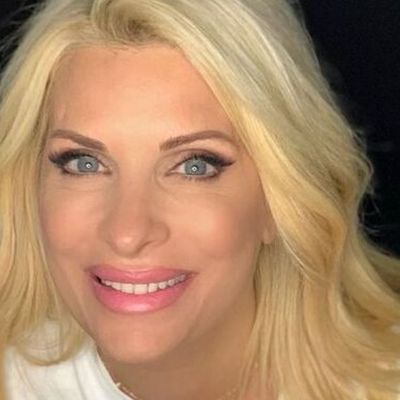 Ελένη Μενεγάκη: Η φωτό από την Άνδρο! Δες την χωρίς μακιγιάζ να μαζεύει κουνουπίδια!