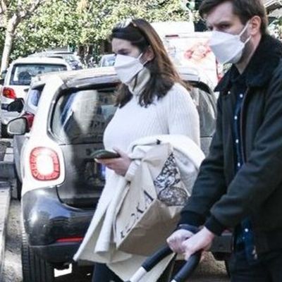 Αναστασία Καίσαρη: Η πρώτη δημόσια έξοδος με το παιδί της, μετά τη γέννησή του