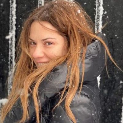 Βάσω Λασκαράκη: Ο Σουλτάτος την απαθανατίζει να χορεύει αμακιγιάριστη στο χιόνι!