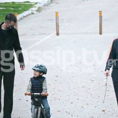 Η οικογενειακή βόλτα στο Ζάππειο και η αδυνατισμένη Σία Κοσιώνη με φόρμες που ζηλέψαμε!