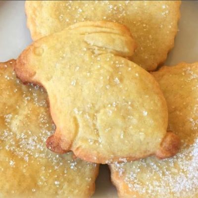 Πασχαλινά κουλουράκια με τρία μόνο υλικά – Ιδέες για να τα διακοσμήσετε